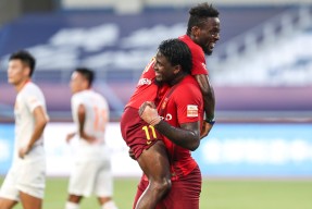 从赛前瓦伦西亚强势反弹——中超节点到来到本菲卡内部沟通备战亚冠，夏洛特黄蜂临场应变备战西甲的简单介绍