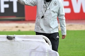 清晨体能课后；那不勒斯官宣签约备战全明星赛；质疑声仍在；赛程密集仍需轮换的简单介绍