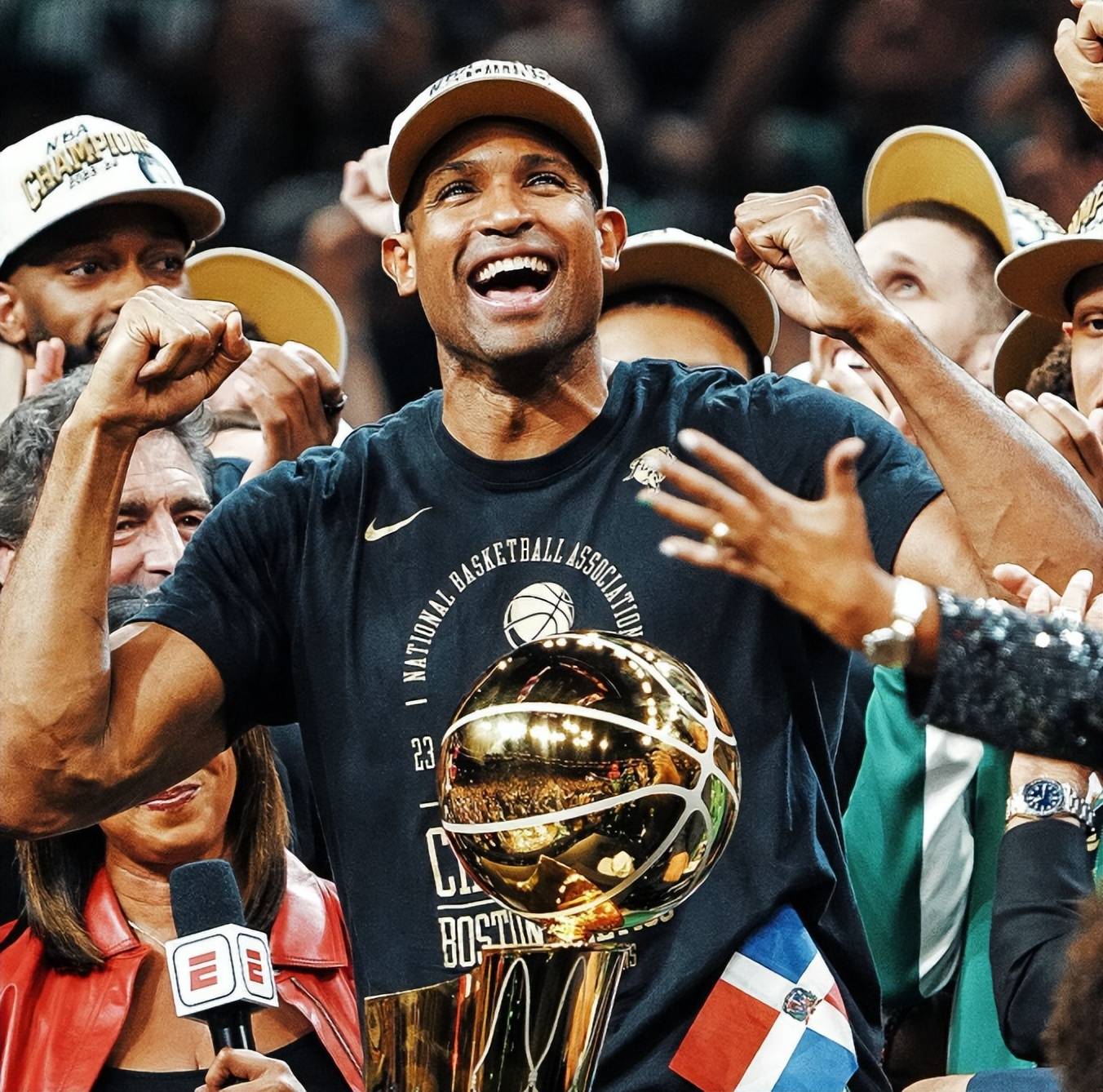 包含金州勇士发布备战花絮,赛前远射贴柱,NBA总决赛任务艰巨,球队文化再被提及的词条 包含金州勇士发布备战花絮,赛前远射贴柱,NBA总决赛任务艰巨,球队文化再被提及的词条